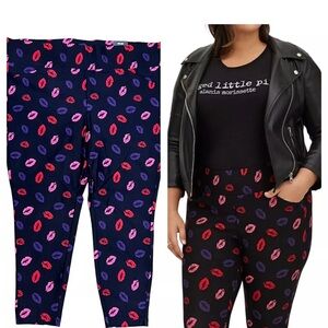 Torrid Women Pants 2 2xCapri Pull On Pixie Lips Tapered Elastic Waist Comfy